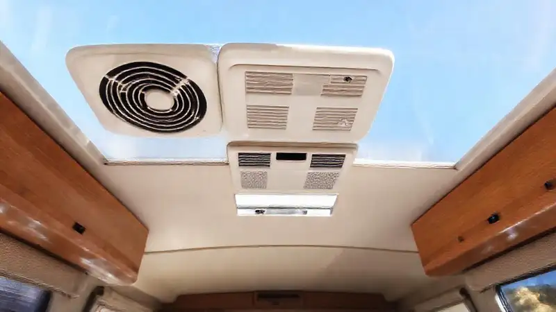 RV interior: sol, tranquilidad y seguridad