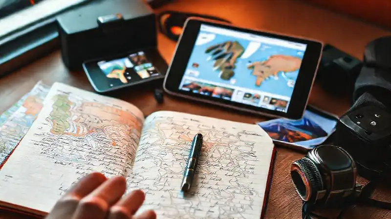 Diario de viaje digital y colorido