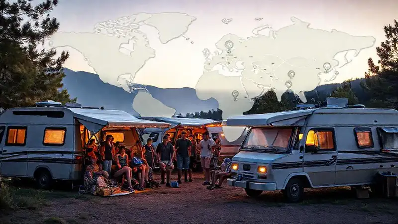 Campes viajeros disfrutan un campamento pintoresco
