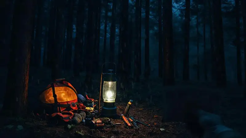 La noche oscura exige supervivencia y esperanza