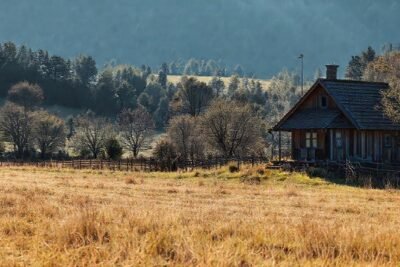 Una casa tranquila refleja paz rural