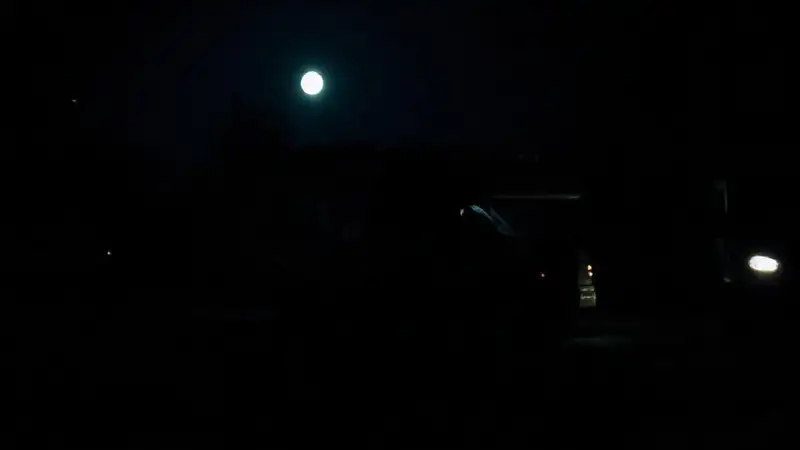 Una luz oscura revela inquietud vigilada
