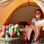 Un campamento relajado con ropa limpia