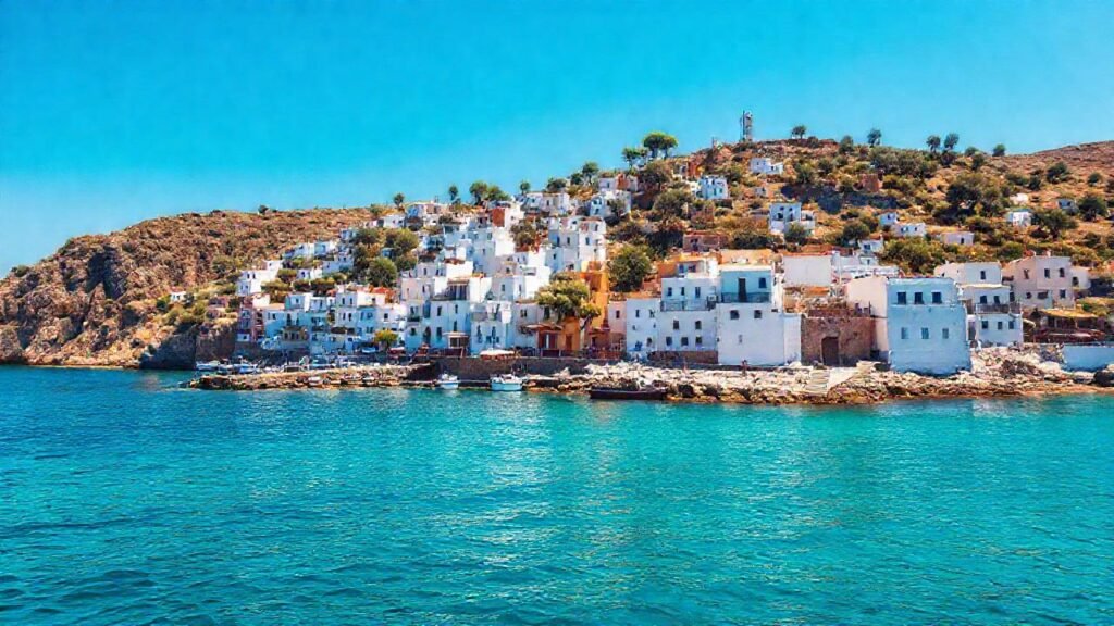 Pueblo costero sereno y pintoresco